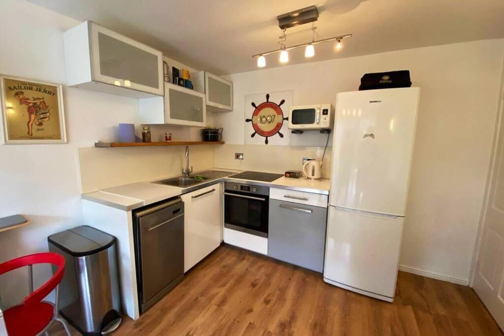 Two Bedroom Garden Flat In Zone 2 Лондон Екстер'єр фото