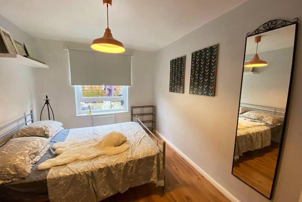 Two Bedroom Garden Flat In Zone 2 Лондон Екстер'єр фото